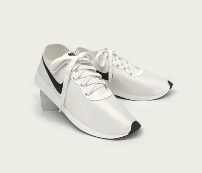 白NIKE球鞋